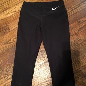 Youth NIKE Dri - Fit Leggings - size XS and Super Cute
